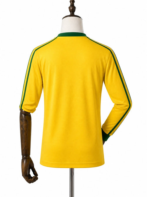 Camisa Seleção Brasileira Retrô Amarela Manga Longa 1998 (Copa do Mundo) verso manequim fundo branco