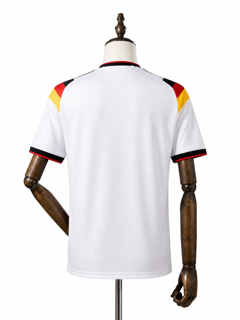 Camisa Seleção Alemanha - 1º Uniforme Torcedor 2026 verso manequim fundo branco