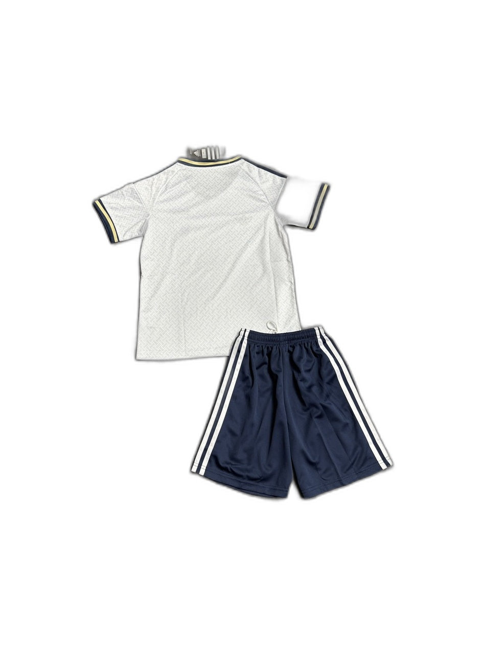 Camisa 2026 Italy Away Infantil verso fundo branco