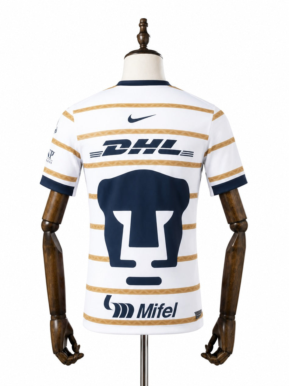 Camisa Pumas - 1º Uniforme Torcedor 2024/2025 verso manequim fundo branco