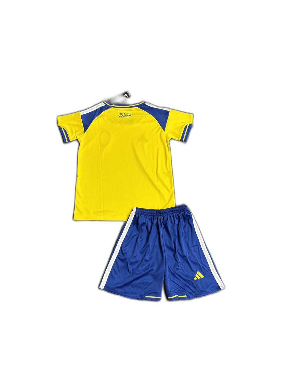 Camisa 2026 Sweden Home Infantil verso fundo branco