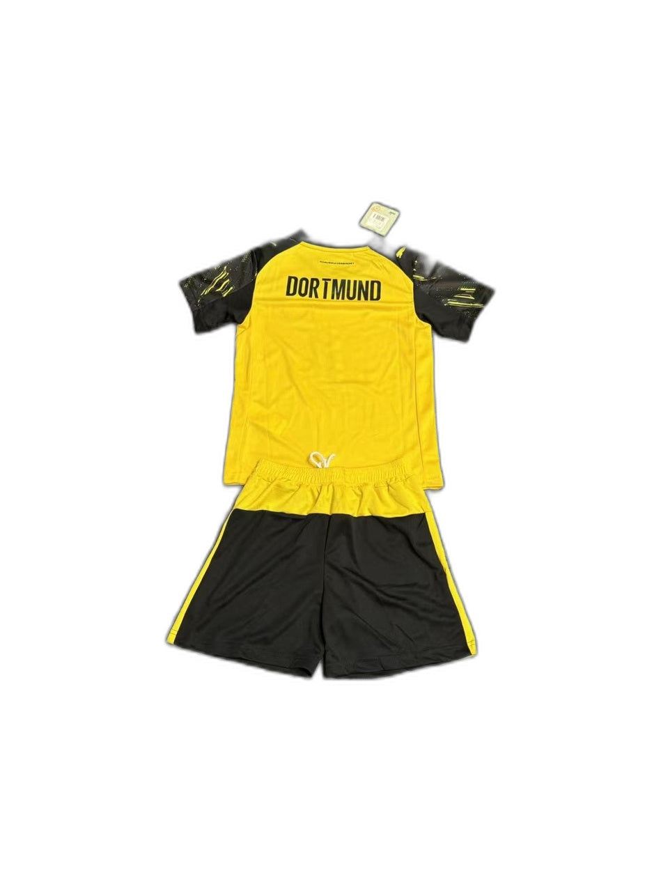 Camisa 2025-26 Dortmund Home Infantil verso fundo branco