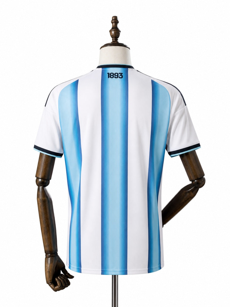 Camisa Seleção Argentina - 1º Uniforme Torcedor 2026 verso manequim fundo branco