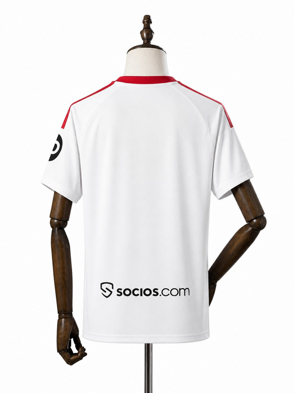 Camisa Sevilla - 1º Uniforme Torcedor 2025/26 verso manequim fundo branco