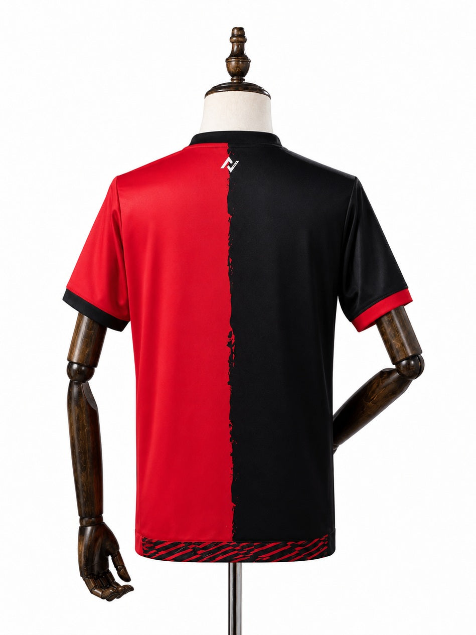 Vitória 25/26 Vitoria Red and Black Jersey back wood mannequin white background