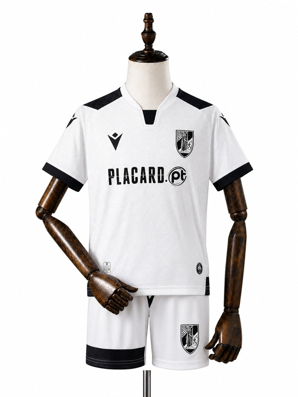 Vitória 25/26 Vitoria SC Home Kids Kit front wood mannequin white background